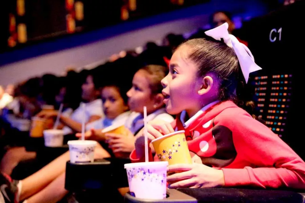 150 niños culiacanenses son detectives con “Sherlock Gnomes”