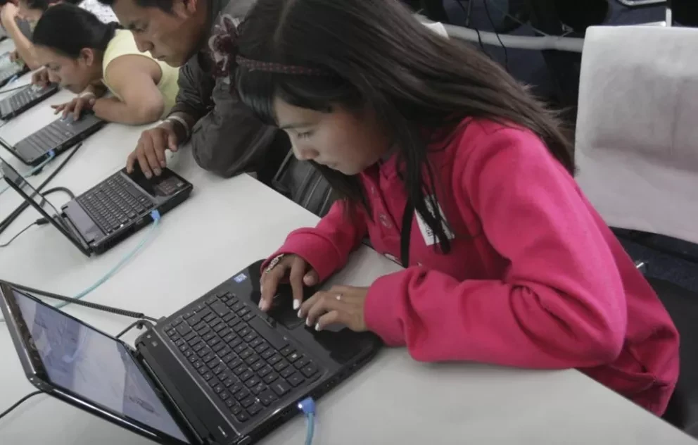 Estudiantes que provocaron la llegada de Internet a México