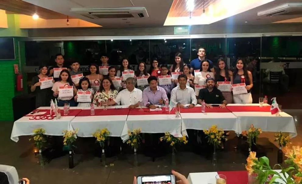 Reconoce Comunidad japonesa de Sinaloa desempeño académico de niños y jóvenes
