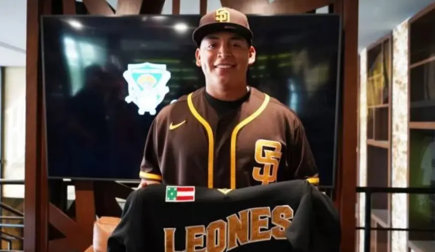 Sinaloense Oliver Carrillo firma con Los Padres de San Diego