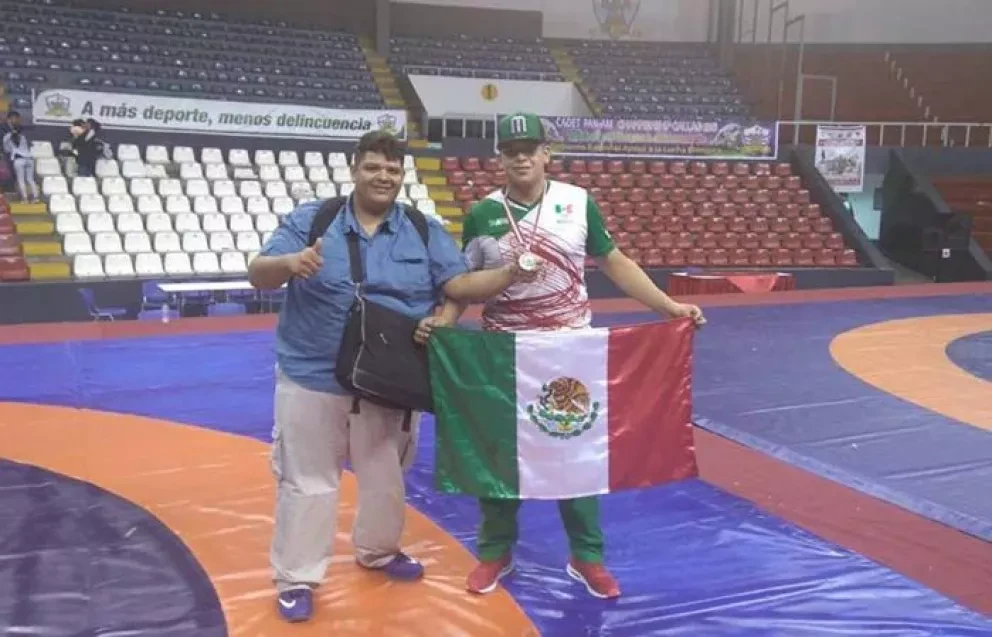 Mario Cázarez, Orestes Morales y Julio César Chávez Jr.
