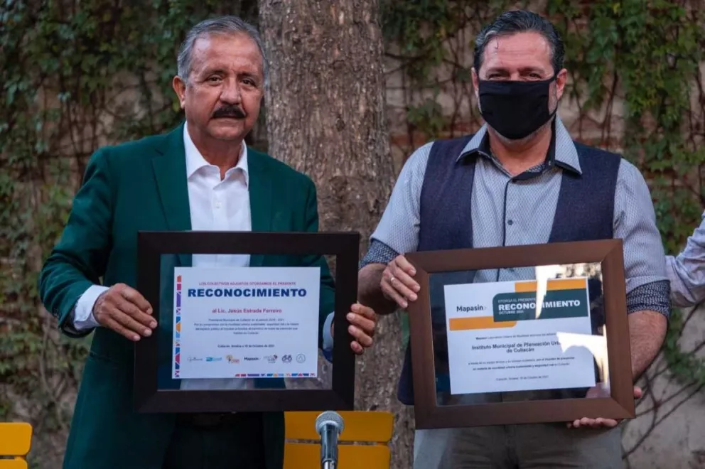 Organismos civiles entregan reconocimiento a Estrada Ferreiro por movilidad