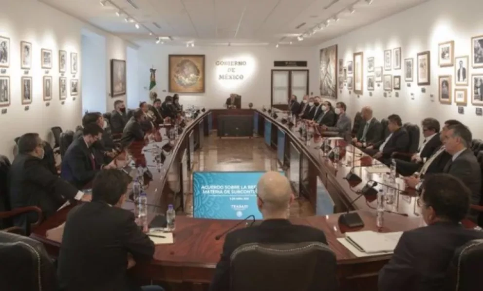 Pactan Gobierno y Empresarios para regular el outsourcing y reparto de utilidades