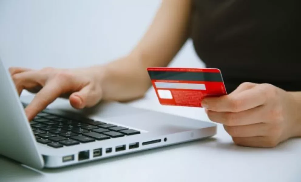 Lugares para pagar cualquier tarjeta aún cerrado el banco