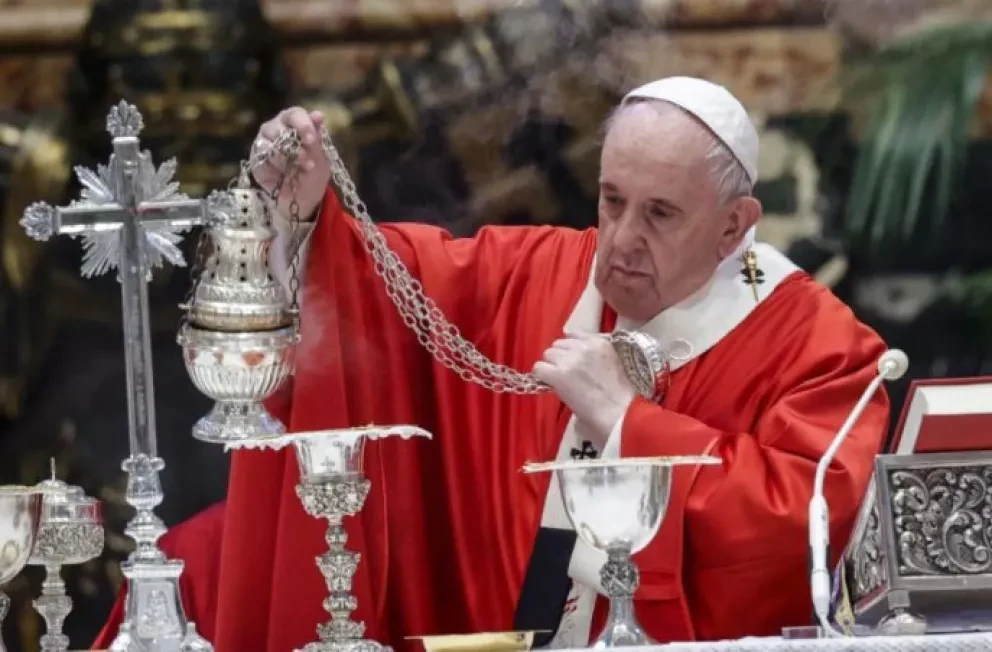 Con los ‘brazos abiertos’ recibe personas la iglesia: Papa Francisco