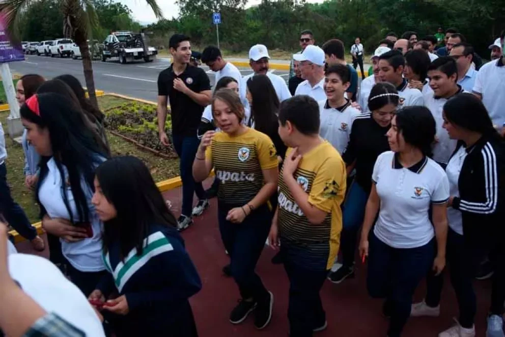 Inauguran primer crucero completo con paso peatonal seguro de Culiacán