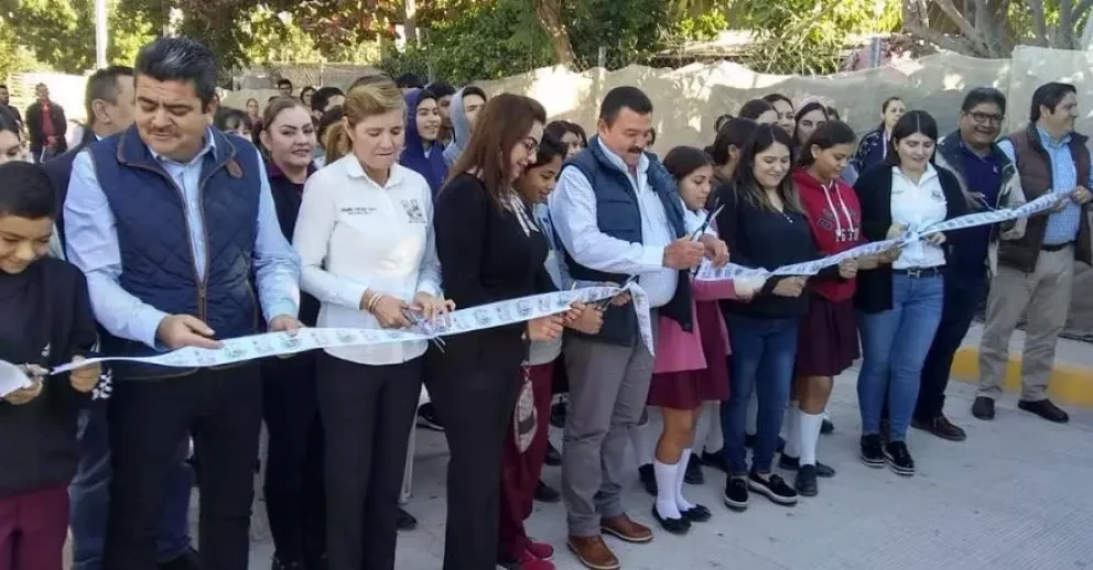 Benefician con pavimentación a colonia Diana Laura de Villa Juárez
