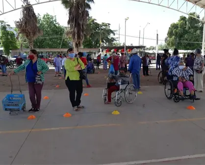 Personas con discapacidad reciben apoyo alimentario en Villa Juárez