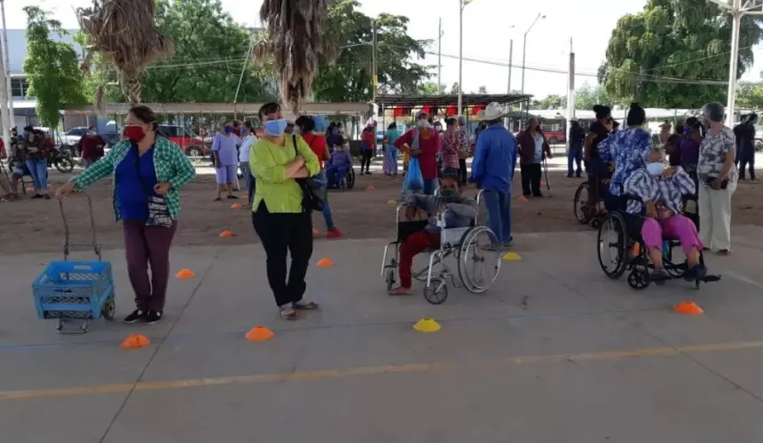 Personas con discapacidad reciben apoyo alimentario en Villa Juárez