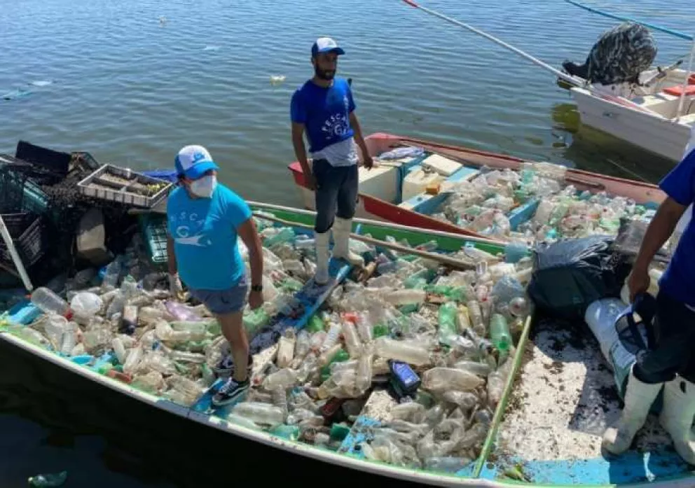 Pescan 2.7 toneladas de plástico en Altata