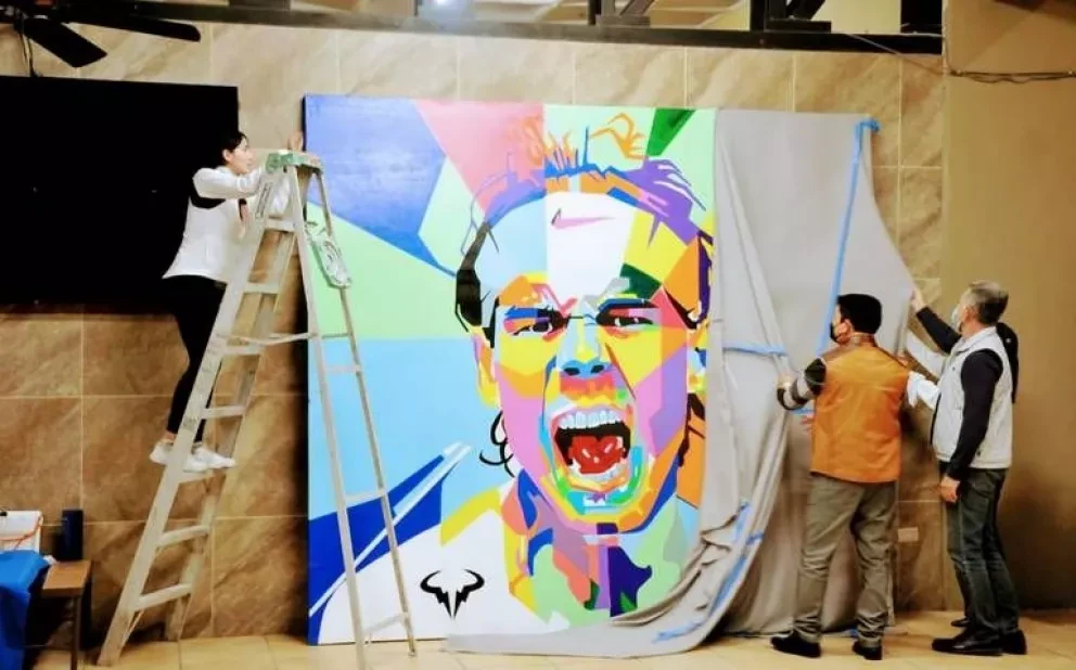 Joven tenista devela su obra artística en honor a Rafa Nadal