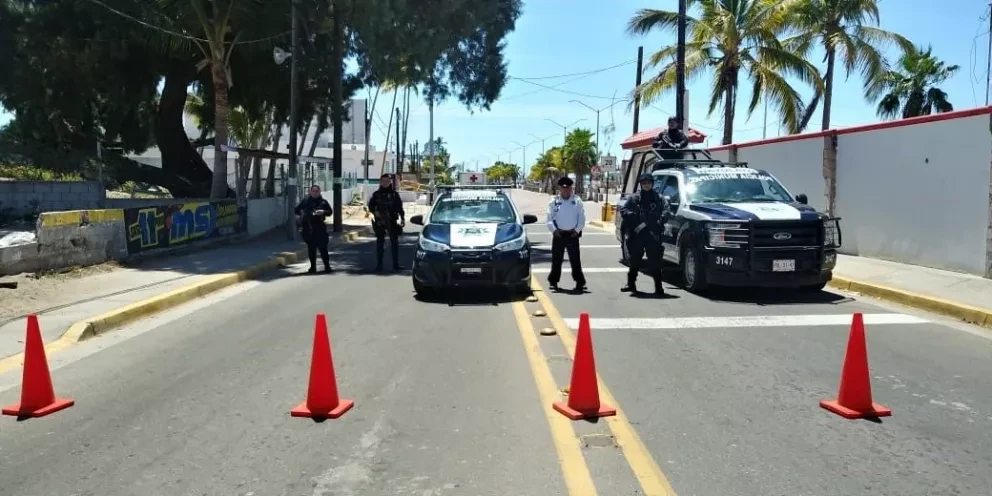 Con tierra cierran los accesos a las playas de Navolato