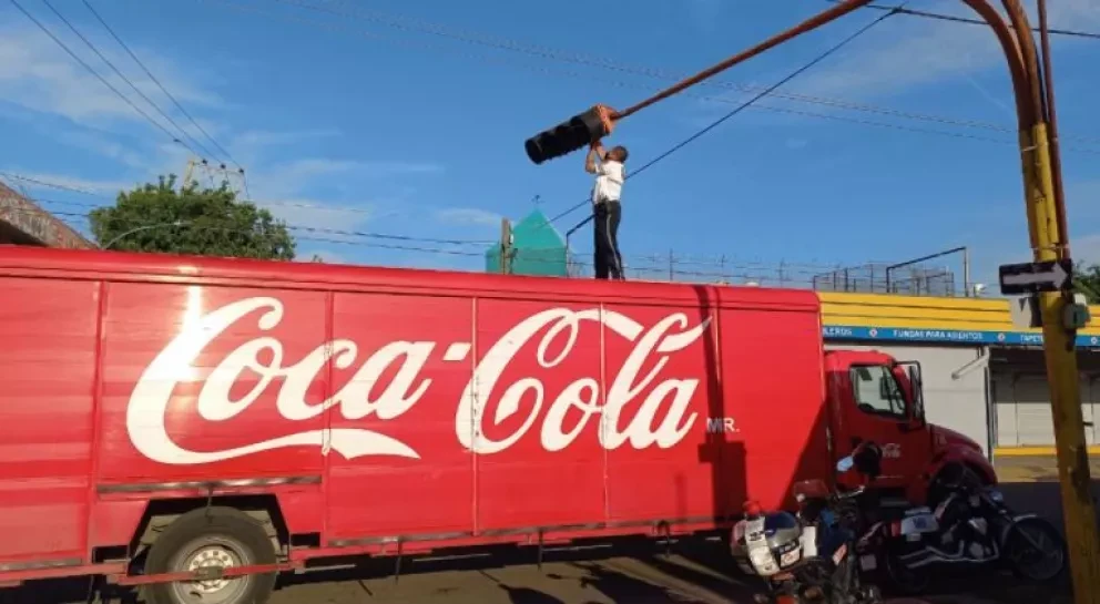Tránsitos de Culiacán reparan semáforos dañados por lluvias