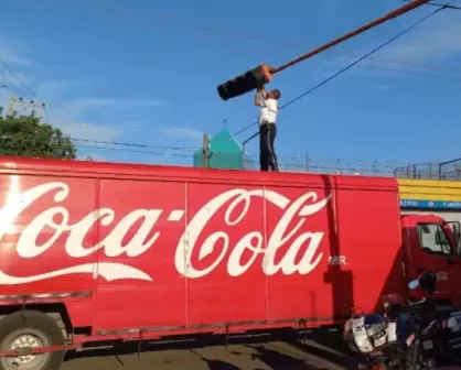 Tránsitos de Culiacán reparan semáforos dañados por lluvias