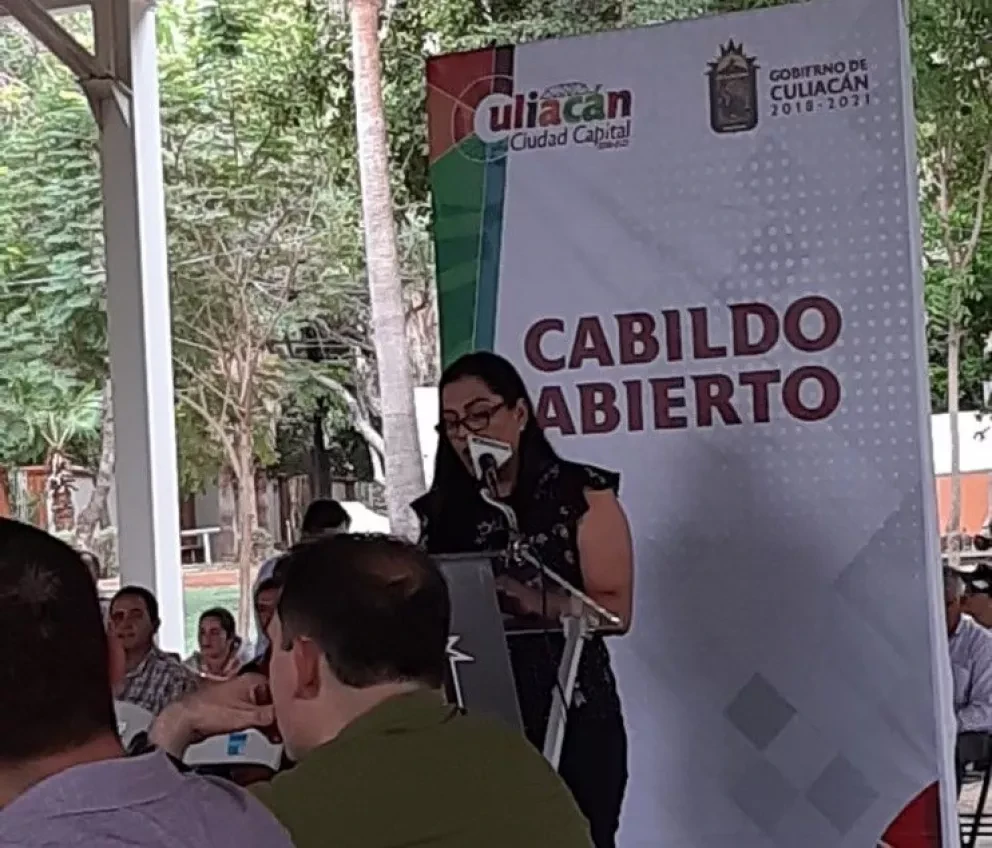Entrevista con una comisaria, en Comparte lo bueno