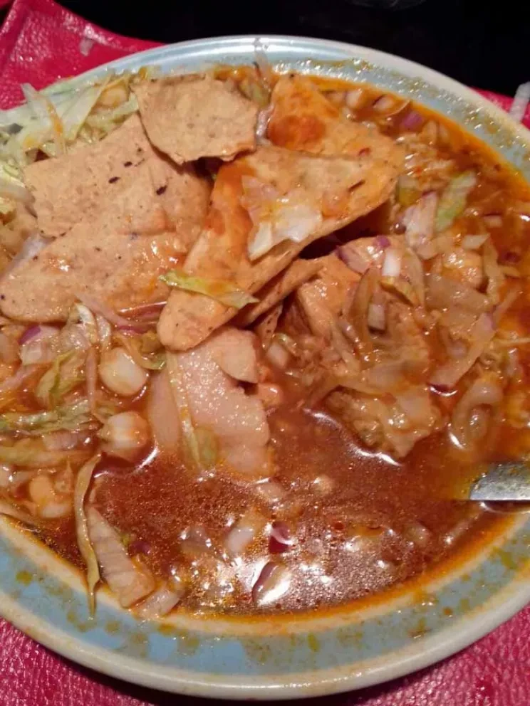 Come pozole sin culpa, es saludable: IMSS