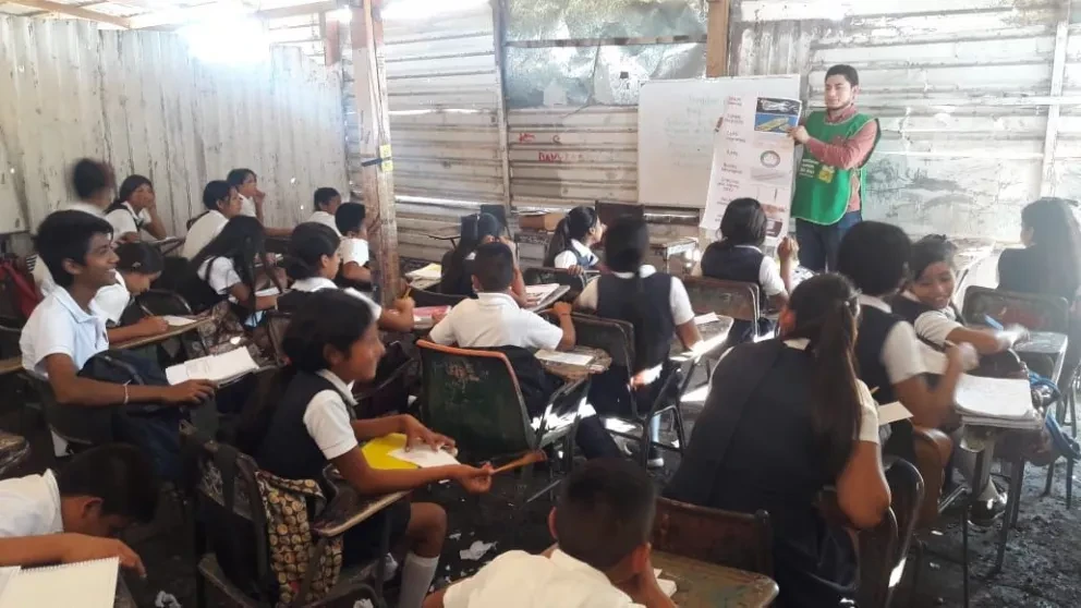 Previenen en salud, acoso y adicciones en Villa Juárez