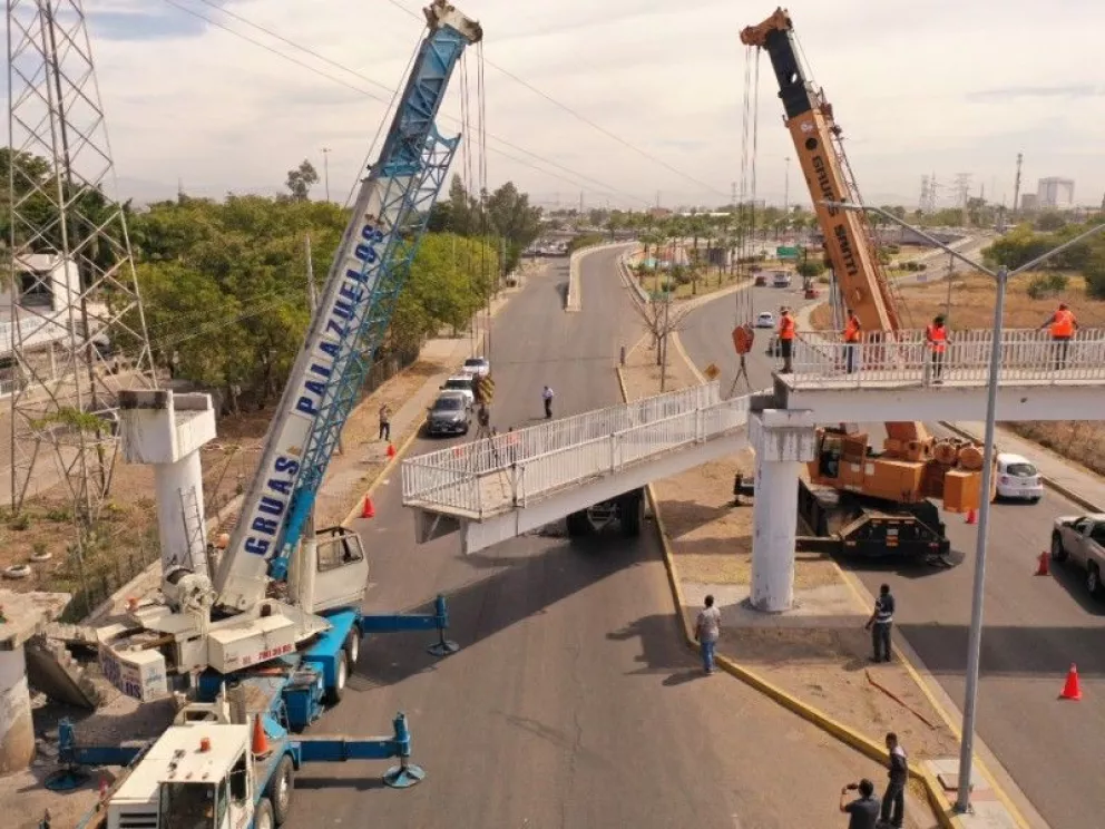 Proponen más cruces seguros y retiro de puentes antipeatonales en Culiacán