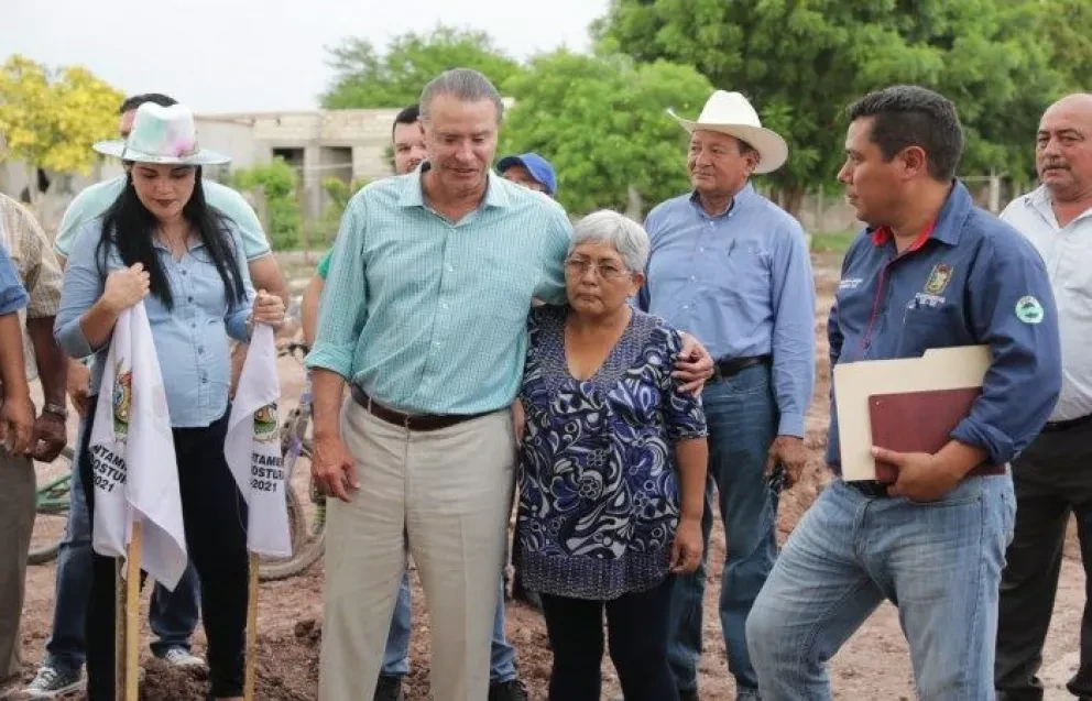 Ofrece Quirino Ordaz atender rezago de vivienda en Angostura