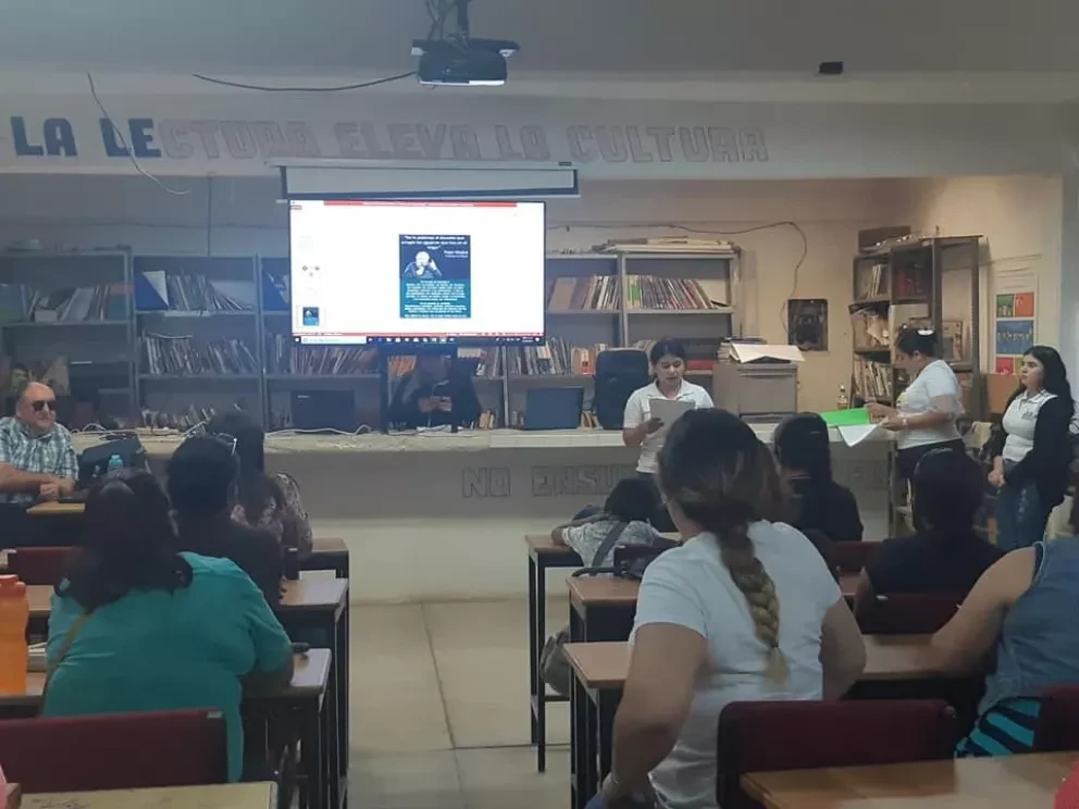 Realizan taller para padres de familia en Villa Juárez