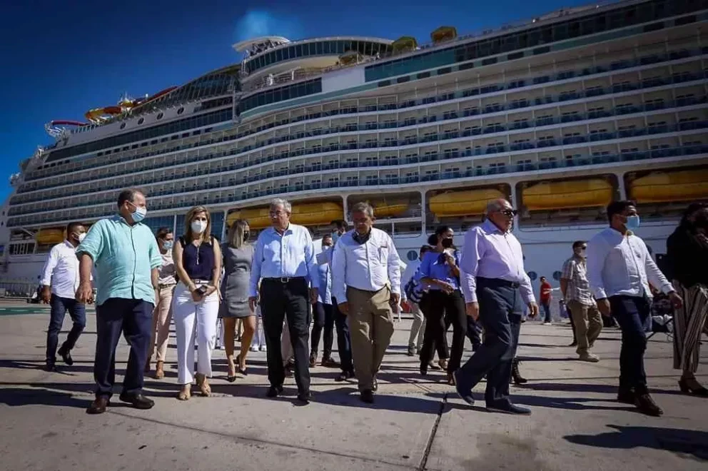 Recibe Rocha a crucero del Royal Caribbean International