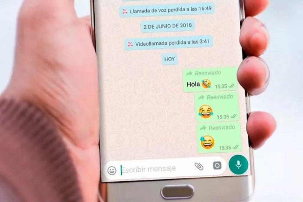 Esto es lo que NO debes reenviar en WhatsApp y su por qué