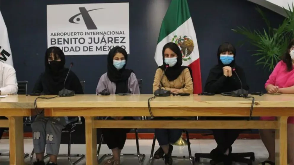 Llegan a México los primeros refugiados de Afganistán