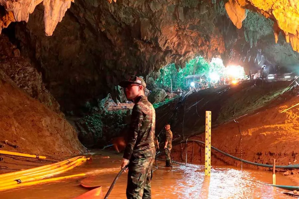 Ya van 8 niños rescatados de la cueva en Tailandia