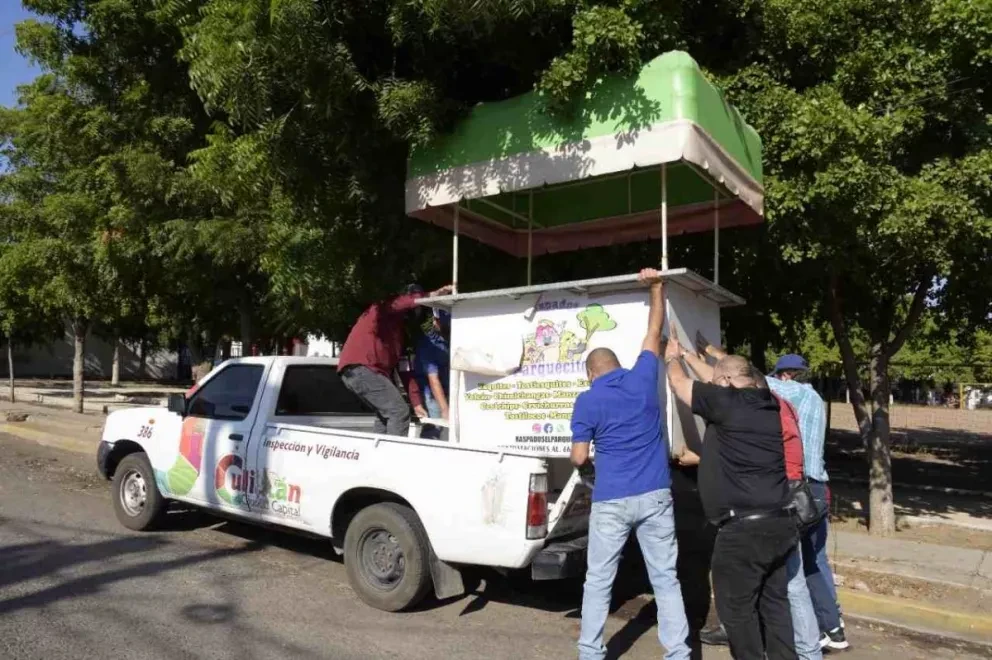 Retira ayuntamiento puestos de comida en fraccionamiento Canaco