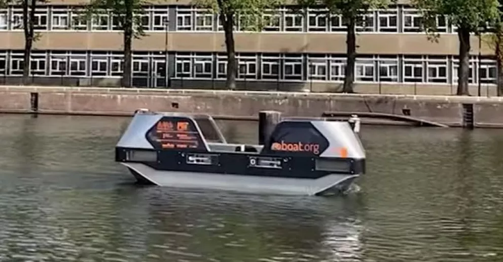 Roboat III, el barcotaxi para personas o mercancía