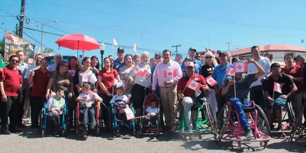 Rotarios de Canadá donan autobús a Sistema DIF Navolato