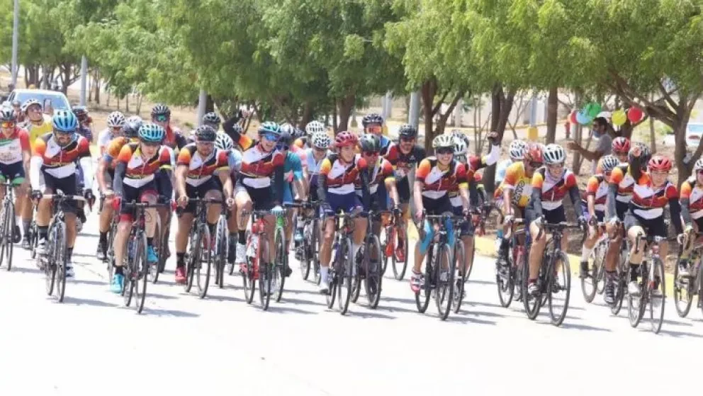 Ciclistas sinaloenses recaudan más de 2 MDP para equipo médico