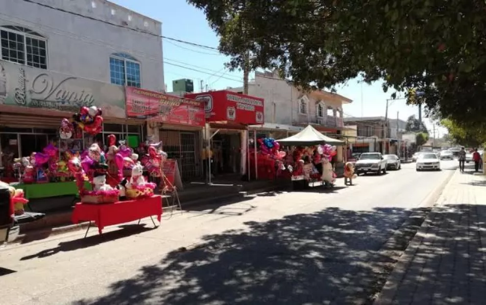 Día del amor y la amistad activa el comercio de Villa Juárez