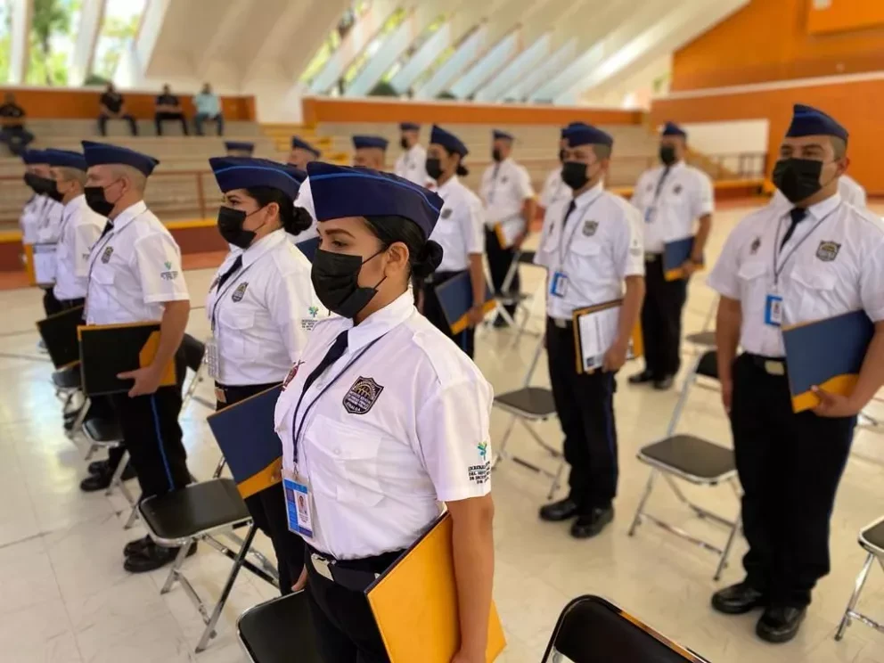 Se gradúan 18 cadetes de la Unipol para seguridad en Sinaloa
