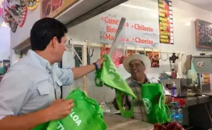 Estudiantes de CONALEP distribuyen bolsas reutilizables en Navolato