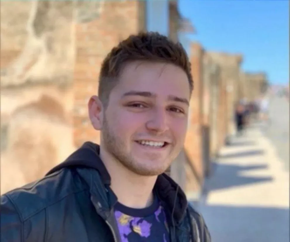 Con 14 años salvó a su familia de la crisis creando Apps para celular. A los 25 es millonario