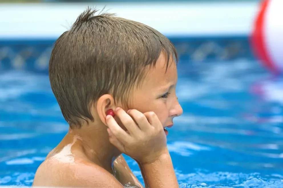 Cómo cuidar los oídos durante y después de vacaciones