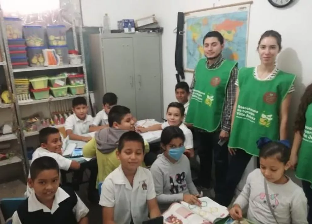 Imparten taller de regularización en la escuela Quetzalcóatl de Villa Juárez