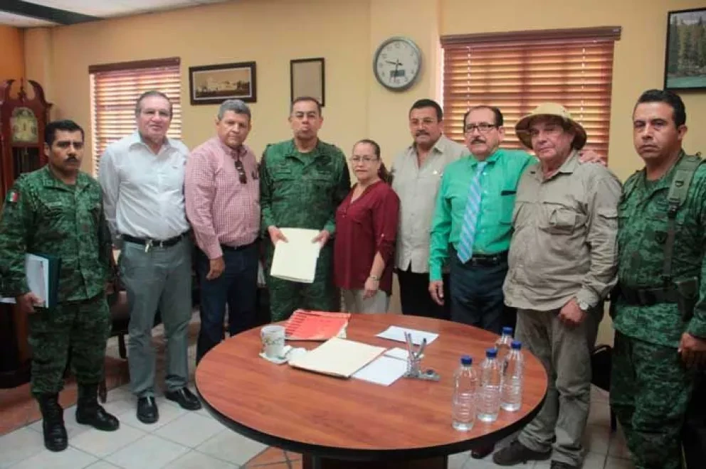 Entregan escrituras de terreno para guardia nacional en Navolato