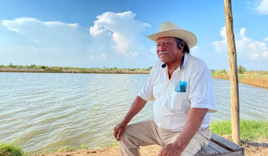 Tomás Ramírez cría camarones en agua dulce en Sindicatura de Villa Juárez