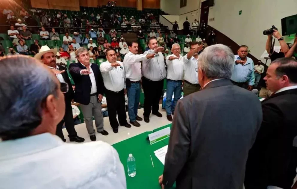 Toma protesta nueva directiva de CAADES, buscará Rocha mayores estímulos
