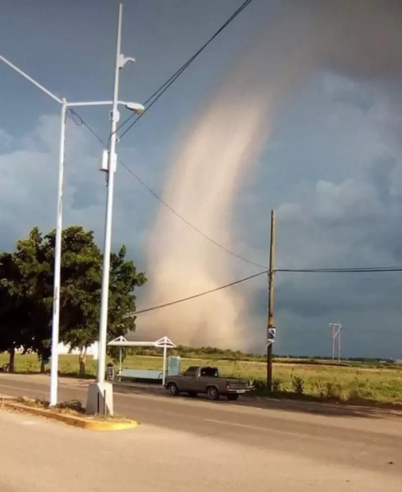 Sorprende a navolatenses una tromba terrestre