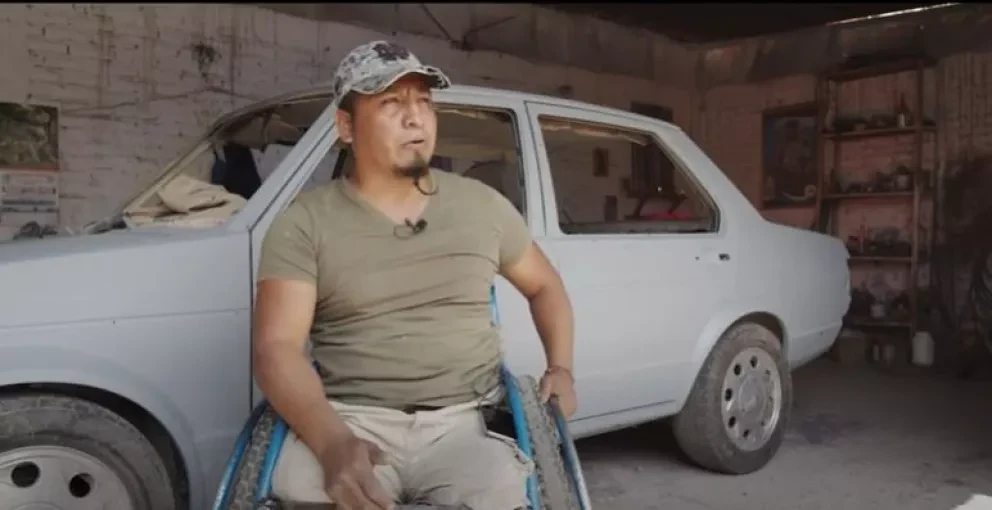 (Video) Un día despertó sin piernas, hoy es carrocero contra la depresión