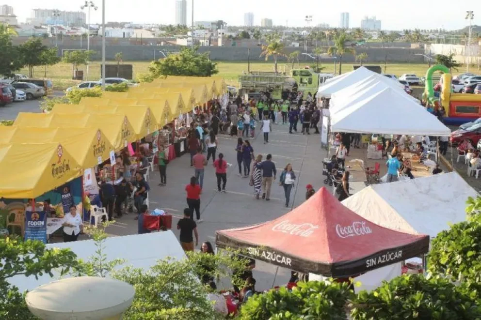 Participa en Un día para Ayudar en Mazatlán