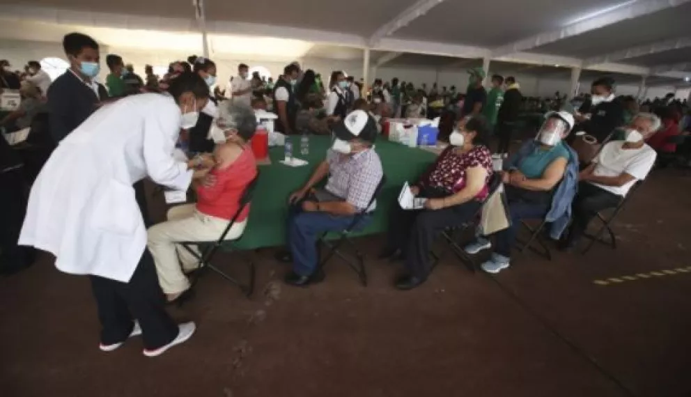 800 mil vacunados en un día; nuevo récord en México