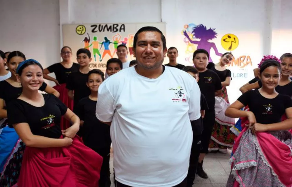 (VIDEO) Entró con dudas a Villa Juárez y es pilar de cultura con la danza folclórica
