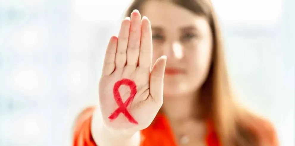 Mia tiene VIH. La discriminación le duele más que los síntomas