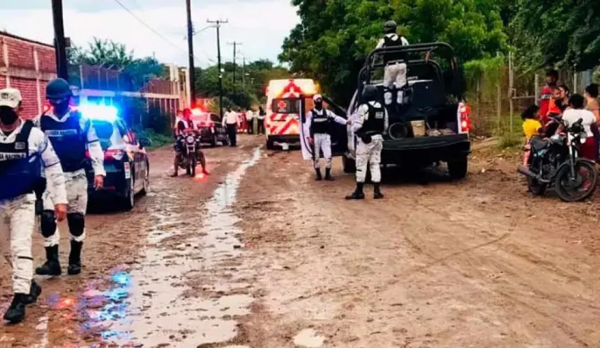 Evacuan a vecinos de Villa Juárez, Navolato por inundaciones