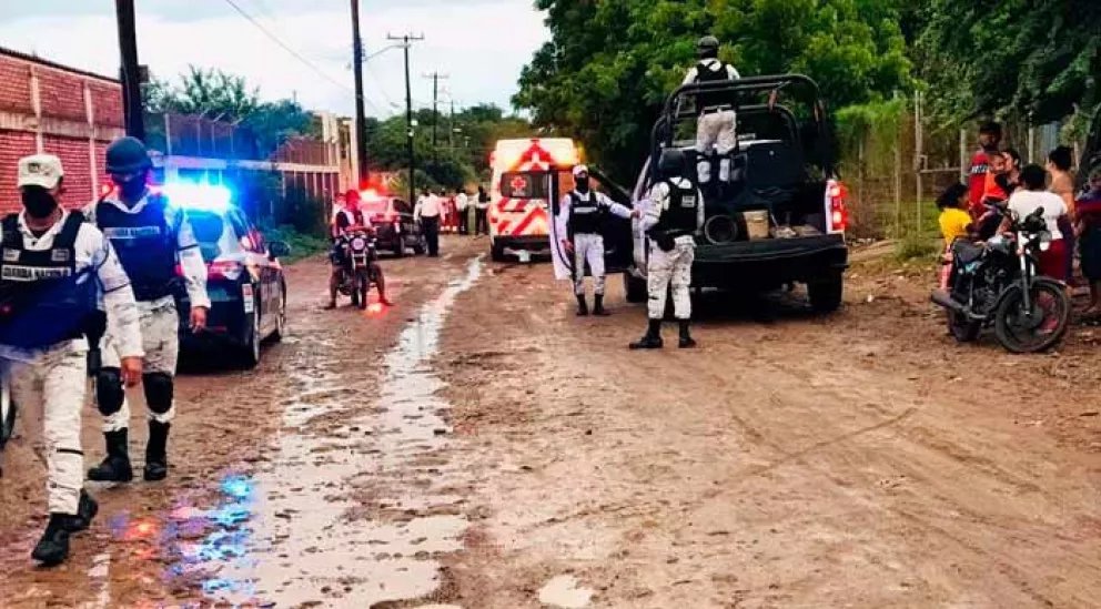 Evacuan a vecinos de Villa Juárez, Navolato por inundaciones