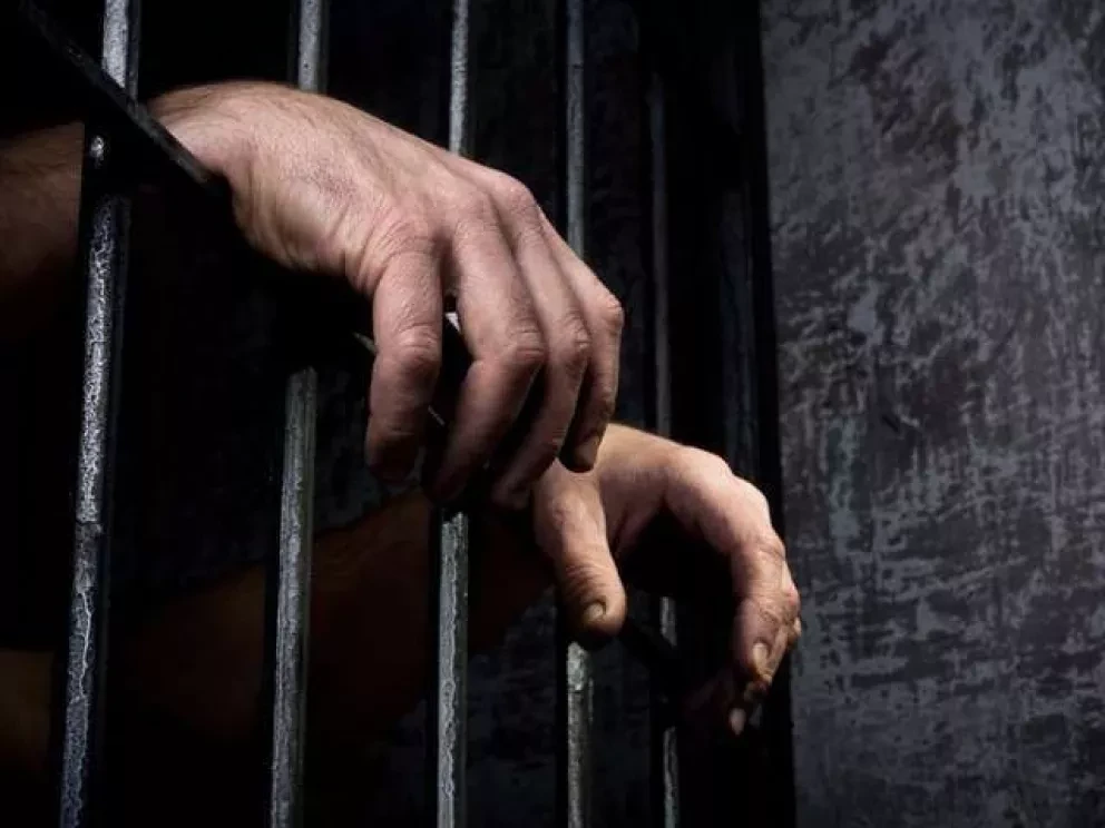 10 años de prisión por violación equiparada